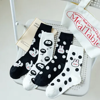 גרביים לנשים לאביב קיץ נקבה יפה Kawaii חמוד ארנב שחור לבן גרביים לבנות אנימציה יפנית כותנה Soks Calcetines